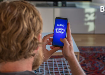persona-apostando-casino-en-vivo-desde-su-celular