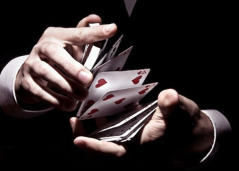 cartas blackjack en manos